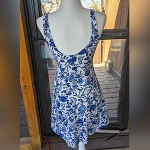 H&M White and Blue Floral Skater Dress Size 4